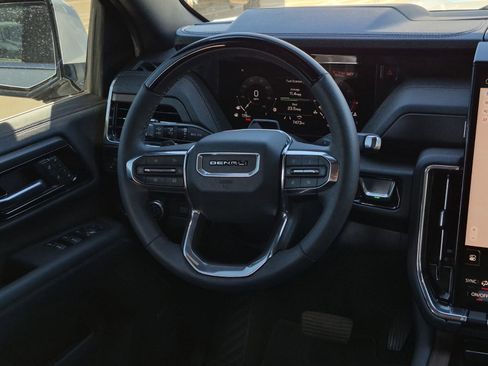 Used 2025 GMC Yukon XL Denali w/ Denali Reserve Package image 37