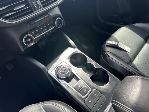 Used 2022 Ford Escape SEL image 30