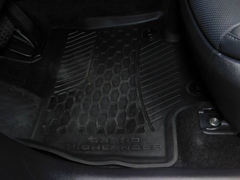 Used 2024 Toyota Grand Highlander Limited image 33