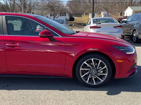 Used 2021 Hyundai Sonata Limited w/ Preferred Accessory Package image 2