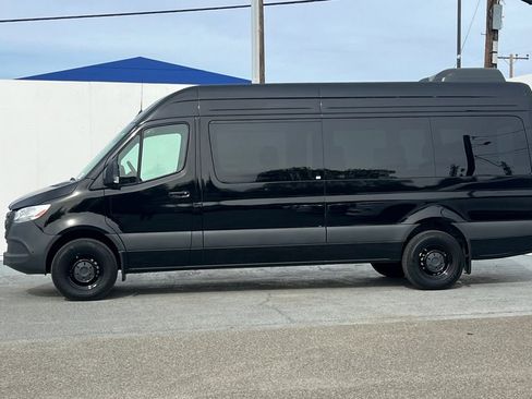 Used 2024 Mercedes-Benz Sprinter 2500 image 6