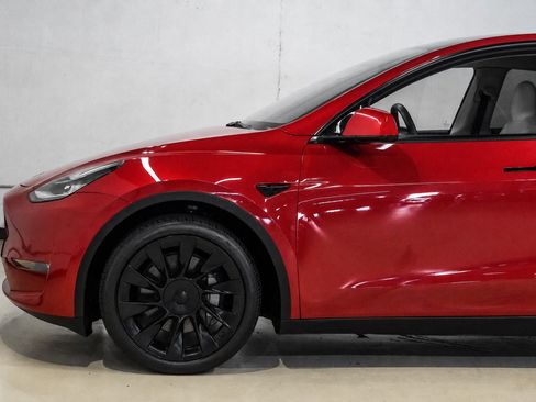 Used 2022 Tesla Model Y Long Range AWD/4WD image 17