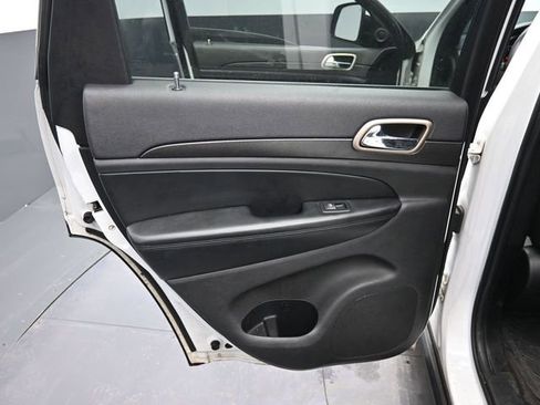 Used 2016 Jeep Grand Cherokee Laredo image 14