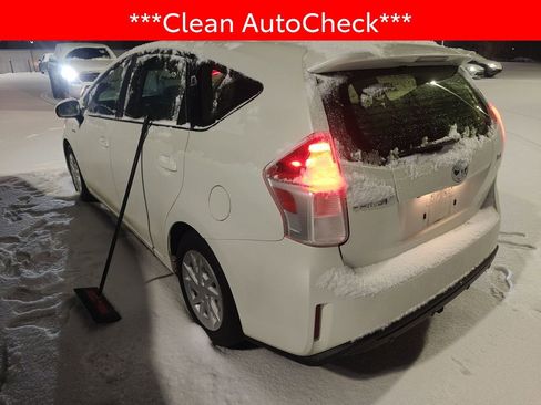 Used 2016 Toyota Prius V Three image 4