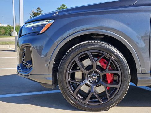 Used 2025 Audi SQ7 Prestige w/ Prestige Package AWD/4WD image 12