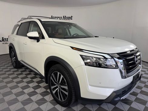 Used 2023 Nissan Pathfinder Platinum AWD/4WD image 6
