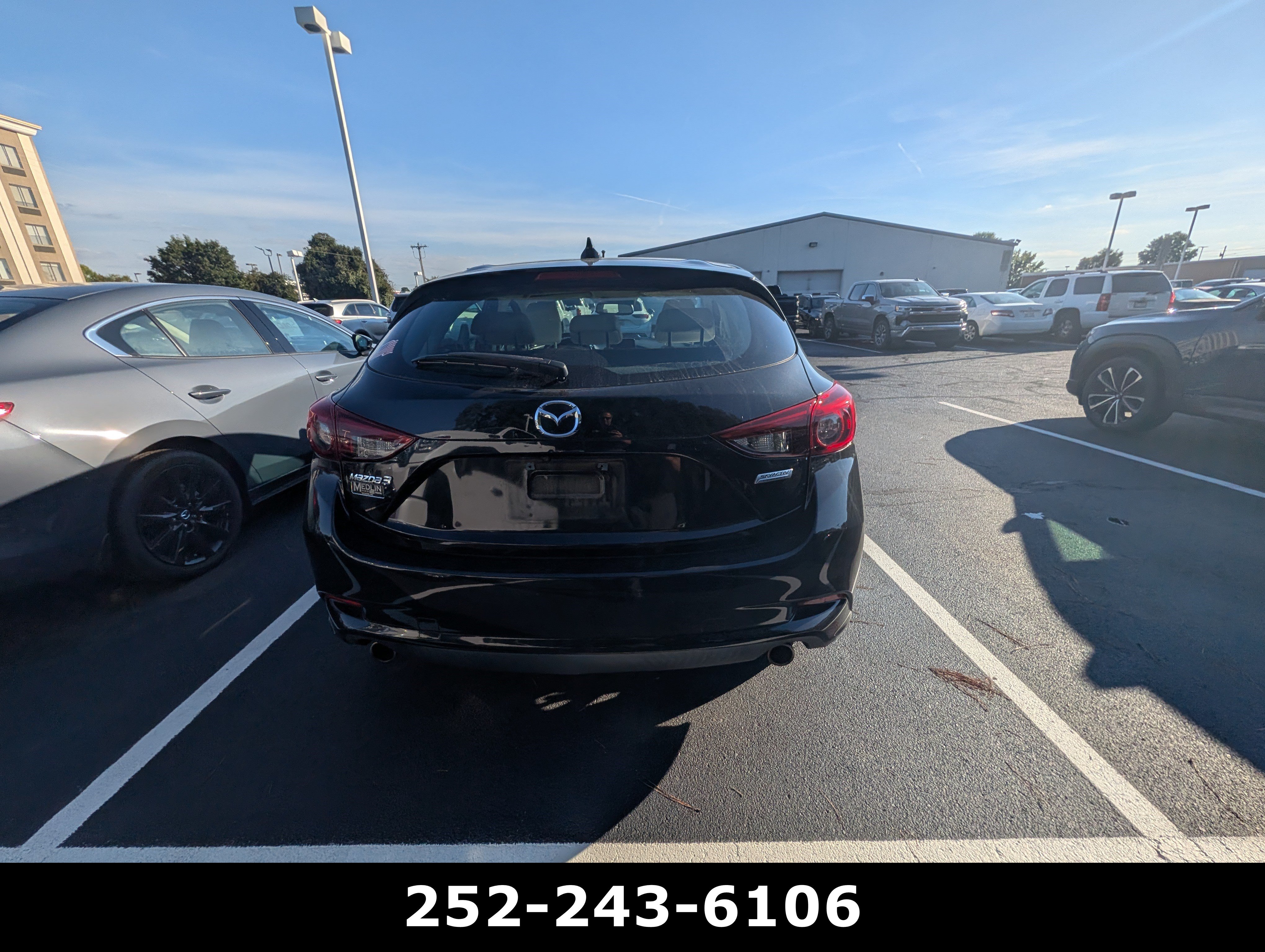 Used 2017 MAZDA MAZDA3 Grand Touring w/ Premium Equipment Package FWD image 3
