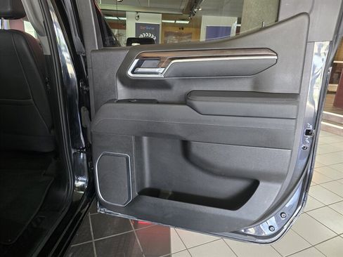 Used 2025 GMC Sierra 1500 SLT AWD/4WD image 17