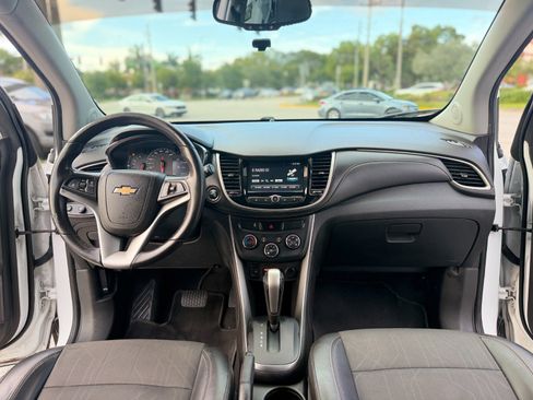 Used 2017 Chevrolet Trax LT w/ LT Convenience Package FWD image 13