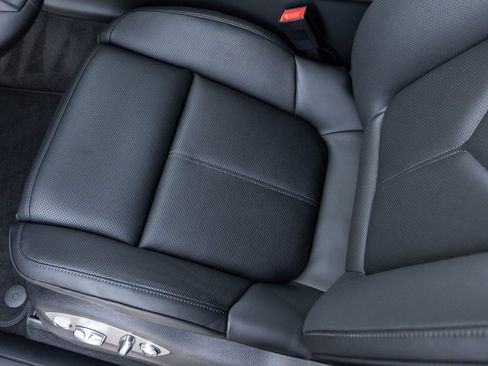 Certified 2026 Porsche Macan AWD/4WD image 25