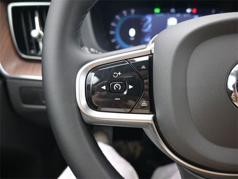 Used 2023 Volvo XC60 B5 Ultimate w/ Climate Package image 26