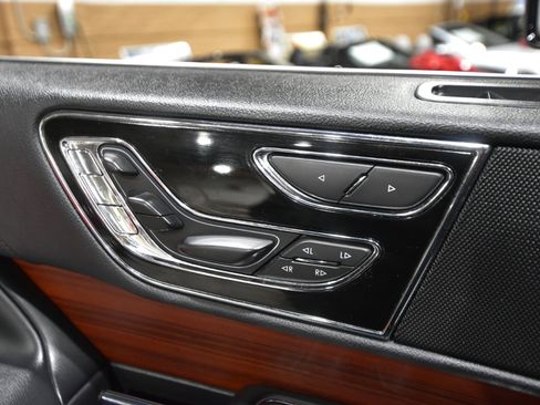 Used 2023 Lincoln Navigator Reserve image 15