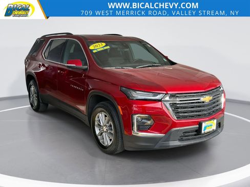 Certified 2023 Chevrolet Traverse LT FWD image 1