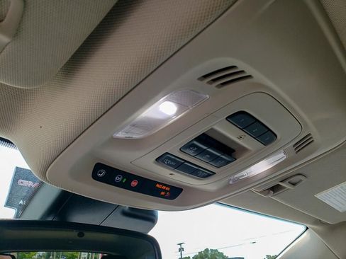 Used 2022 Buick Envision Essence w/ Technology Package I image 23