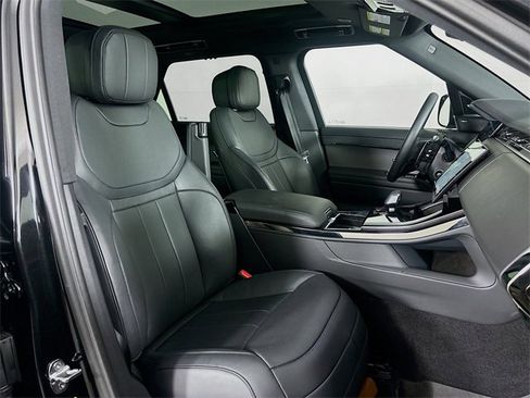 Used 2025 Land Rover Range Rover Sport SE image 28