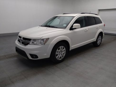 Used 2019 Dodge Journey SE w/ Connectivity Group FWD image 2
