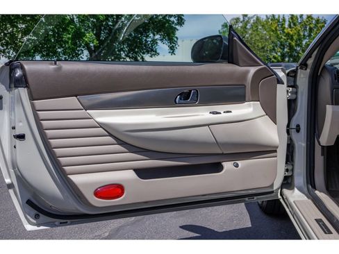 Used 2005 Ford Thunderbird 50th Anniversary RWD image 16