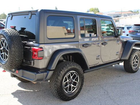 Used 2025 Jeep Wrangler Unlimited Rubicon AWD/4WD image 4