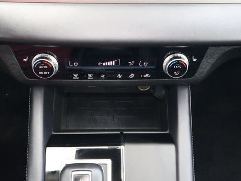 Used 2024 Mitsubishi Outlander SE FWD image 23