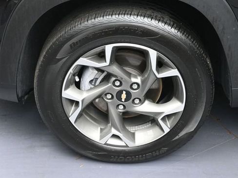 Used 2025 Chevrolet Trax LT w/ LT Convenience Package FWD image 7