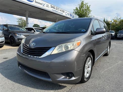 Used 2012 Toyota Sienna LE FWD image 1