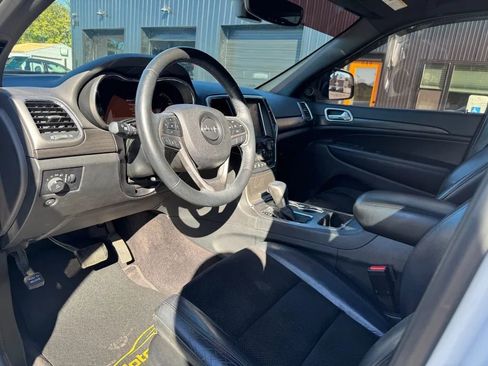 Used 2018 Jeep Grand Cherokee Altitude image 5