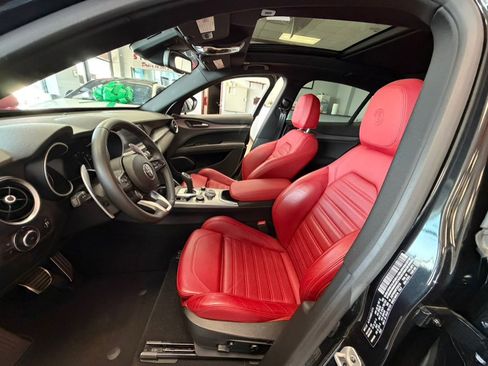 Used 2023 Alfa Romeo Stelvio Veloce AWD/4WD image 23
