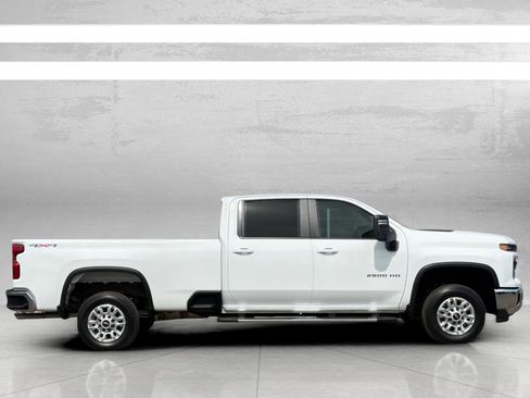 Used 2025 Chevrolet Silverado 2500 LT w/ Convenience Package AWD/4WD image 4