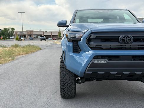 Used 2026 Toyota Tacoma SR5 AWD/4WD image 4