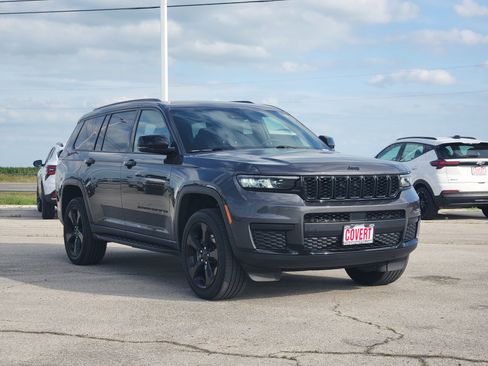 Used 2025 Jeep Grand Cherokee L Altitude AWD/4WD image 3