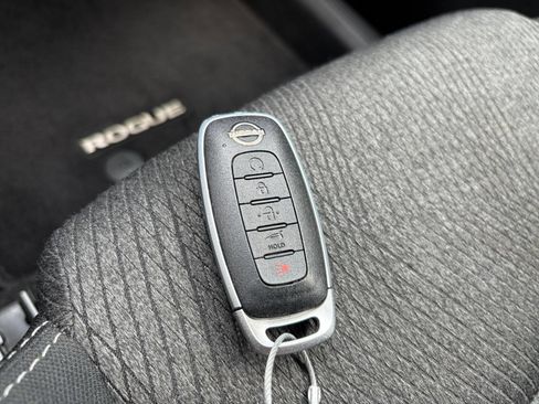 Used 2025 Nissan Rogue SV FWD image 21