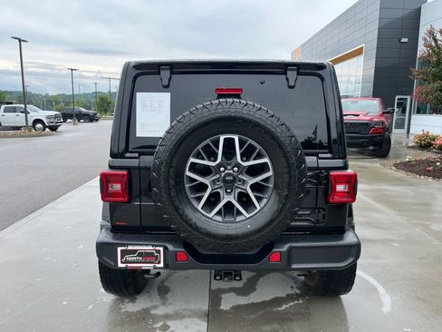 Used 2024 Jeep Wrangler Unlimited Sahara w/ Technology Group AWD/4WD image 18