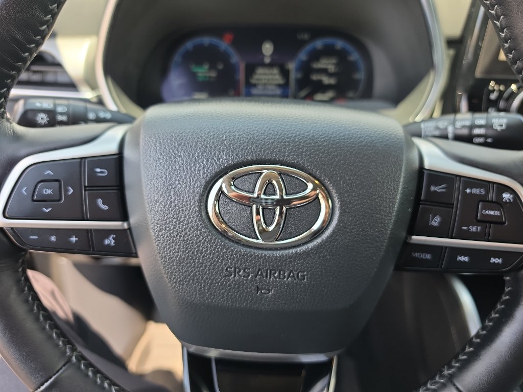 Used 2024 Toyota Highlander Platinum AWD/4WD image 31