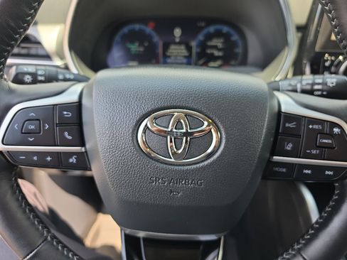 Certified 2024 Toyota Highlander Platinum AWD/4WD image 31