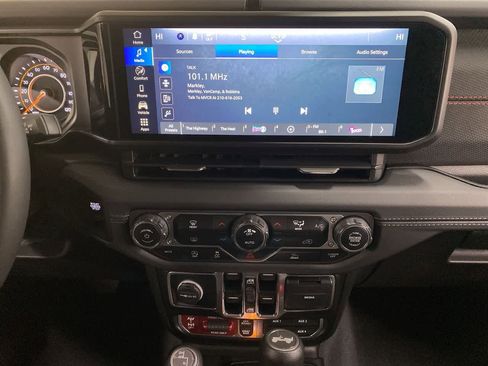 Used 2024 Jeep Wrangler Unlimited Rubicon image 25