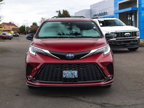 Used 2022 Toyota Sienna XSE w/ XSE Plus Package image 5