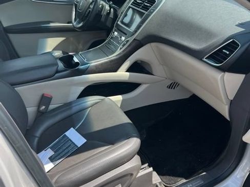 Used 2019 Lincoln Nautilus Reserve w/ Driver Assistance Package FWD image 3