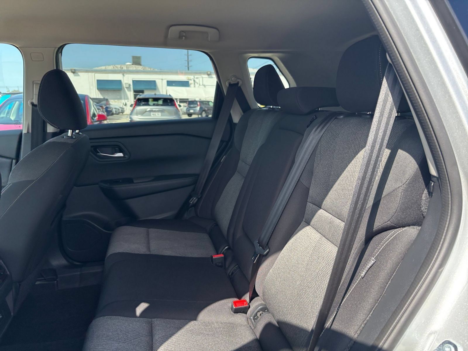 Used 2025 Nissan Rogue SV FWD image 27