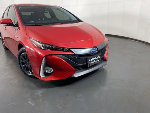 Used 2020 Toyota Prius Prime Limited FWD image 2