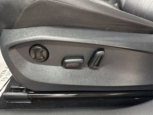 Used 2022 Volkswagen Tiguan SE image 40