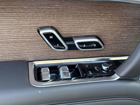 New 2025 Land Rover Range Rover SE image 21