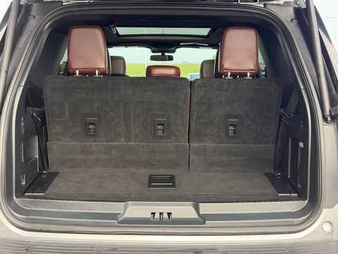Used 2024 Ford Expedition Limited AWD/4WD image 9