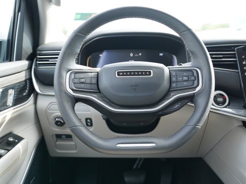 Used 2022 Jeep Wagoneer Series II AWD/4WD image 19