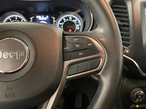 Used 2020 Jeep Cherokee Latitude Plus w/ Cold Weather Group image 34