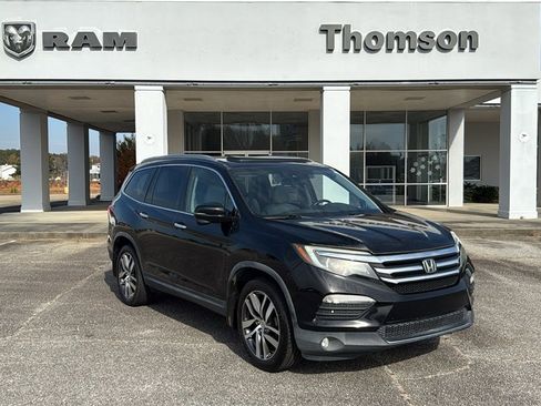 Used 2017 Honda Pilot Touring image 2