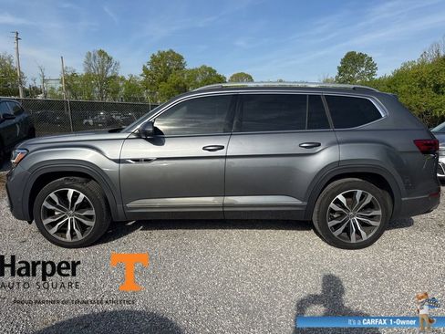 Used 2023 Volkswagen Atlas SEL Premium image 2