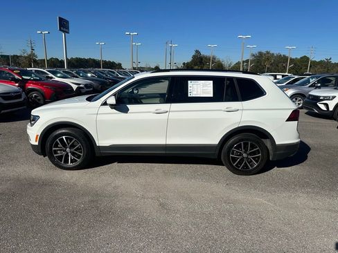 Used 2021 Volkswagen Tiguan SE w/ Panoramic Sunroof Package image 11