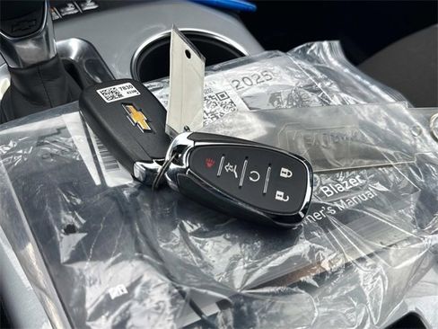 Used 2025 Chevrolet Blazer LT w/ Convenience Package image 8