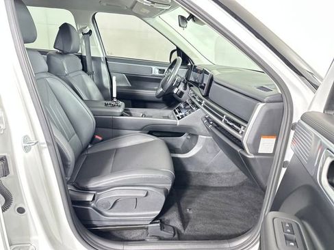 Used 2025 Hyundai Santa Fe SEL FWD image 28