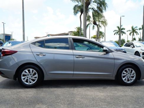 Used 2020 Hyundai Elantra SE FWD image 11